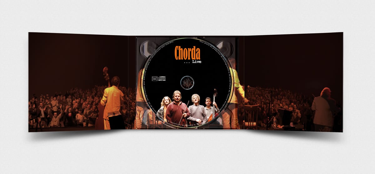 Pochette de l’album live 'Chorda' – Design graphique et dessins à la main pour le groupe de Swing Manouche, enregistré aux Ondines à Changé, photo Ludovic Rousset Penglaou.