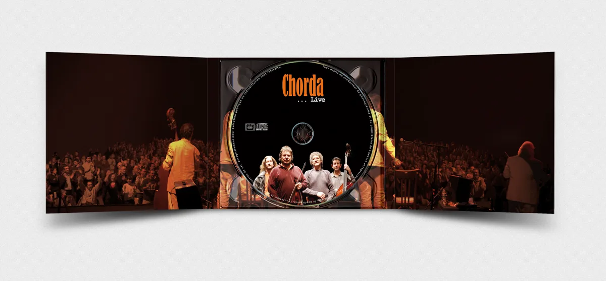 Pochette de l’album live 'Chorda' – Design graphique et dessins à la main pour le groupe de Swing Manouche, enregistré aux Ondines à Changé, photo Ludovic Rousset Penglaou.