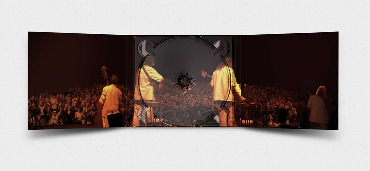 Pochette de l’album live 'Chorda' – Design graphique et dessins à la main pour le groupe de Swing Manouche, enregistré aux Ondines à Changé, photo Ludovic Rousset Penglaou.